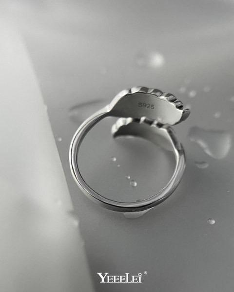 Ασημένιο γυναικείο δαχτυλίδι με διακόσμηση  φύλλα