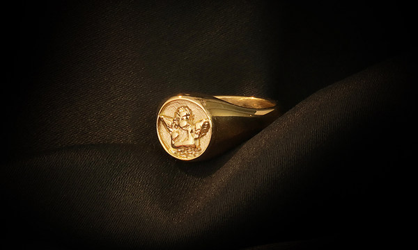 Μοντέρνο δαχτυλίδι σε χρυσό χρώμα - για γυναίκες