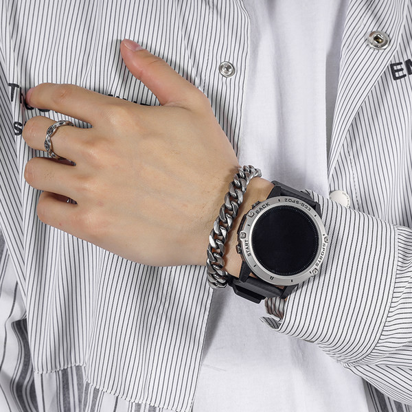 Aktuelna muška narukvica obični model u srebrnoj boji