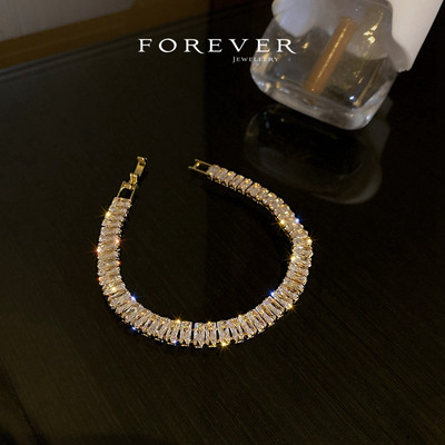 Stilinga moteriška aukso spalvos apyrankė su akmenukais – trys modeliai