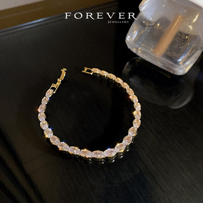 Stilinga moteriška aukso spalvos apyrankė su akmenukais – trys modeliai