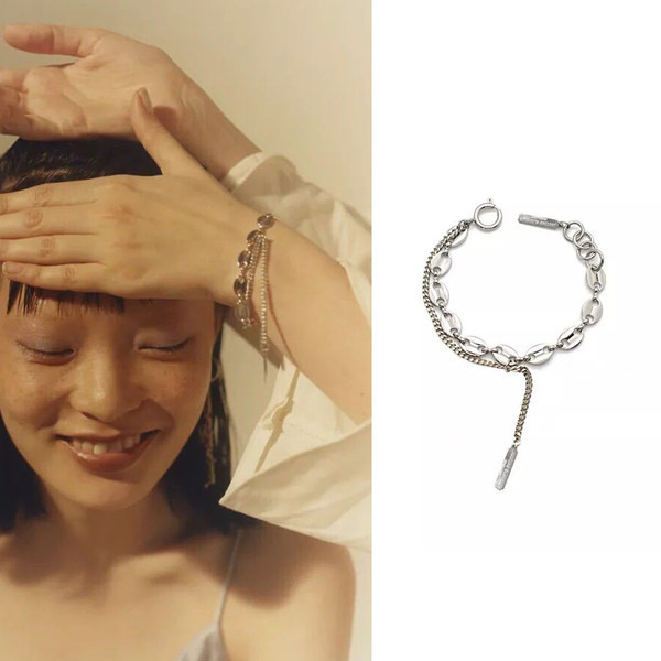 Brățară de damă din tip lanț de culoare argintie