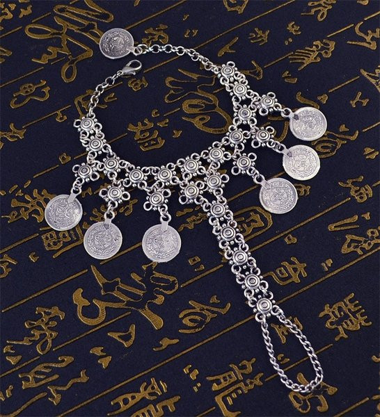 Μοντέρνο γυναικείο βραχιόλι με δαχτυλίδι και μενταγιόν