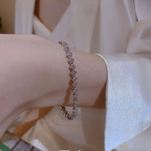 Κομψό γυναικείο λεπτό βραχιόλι με διακοσμητικές πέτρες