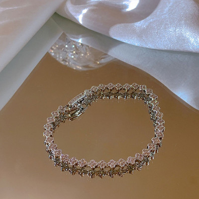 Κομψό γυναικείο λεπτό βραχιόλι με διακοσμητικές πέτρες