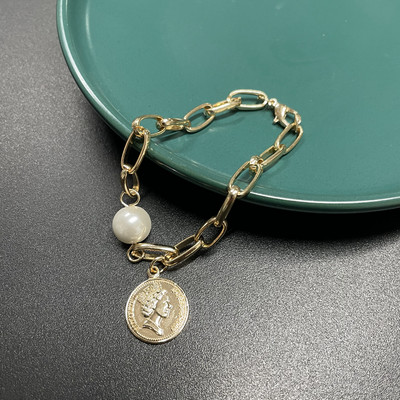 Γυναικείο βραχιόλι με μενταγιόν κέρμα και διακόσμηση με πέρλες