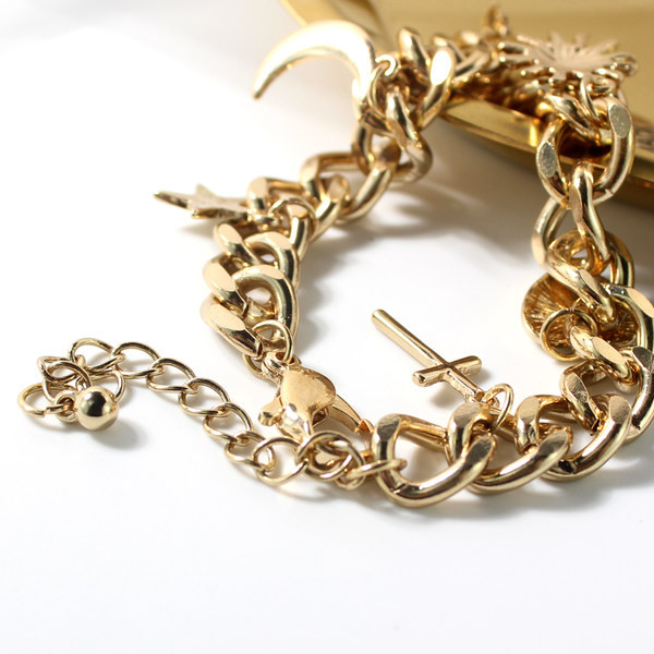 Γυναικείο μοντέρνο βραχιόλι με μενταγιόν δύο μοντέλα