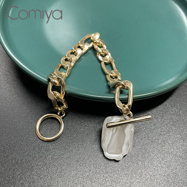 Γυναικείο βραχιόλι σε χρυσό χρώμα και μενταγιόν από πέτρα