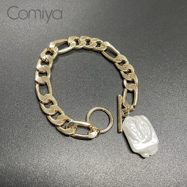 Γυναικείο βραχιόλι σε χρυσό χρώμα και μενταγιόν από πέτρα