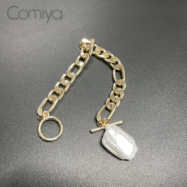 Γυναικείο βραχιόλι σε χρυσό χρώμα και μενταγιόν από πέτρα