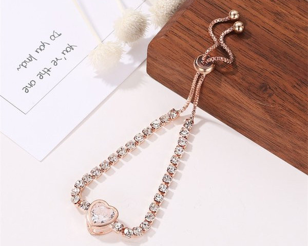 Μοντέρνο γυναικείο βραχιόλι σε δύο μοντέλα με πέτρες