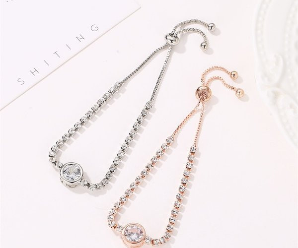 Μοντέρνο γυναικείο βραχιόλι σε δύο μοντέλα με πέτρες