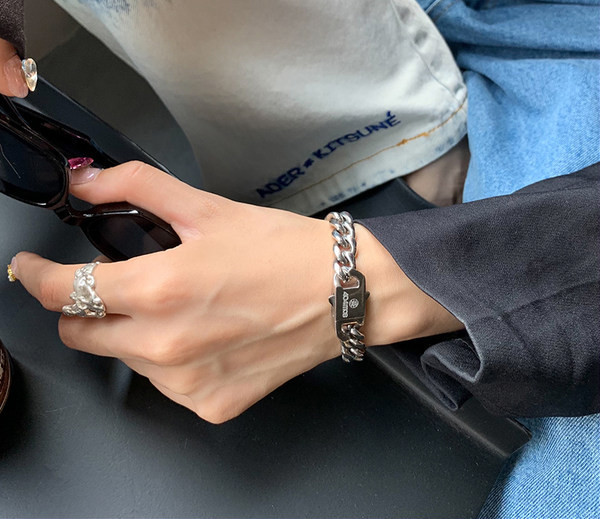 Γυναικείο βραχιόλι - ασημί χρώμα