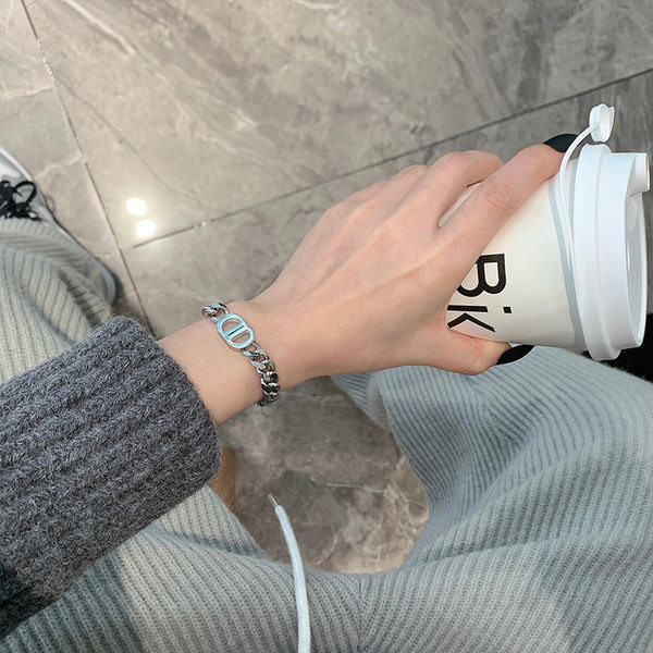 Moteriška apyrankė iš titano plieno ir užsegimas