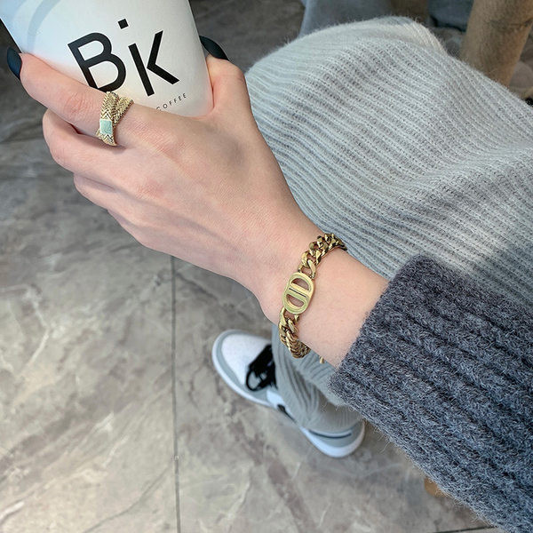 Moteriška apyrankė iš titano plieno ir užsegimas