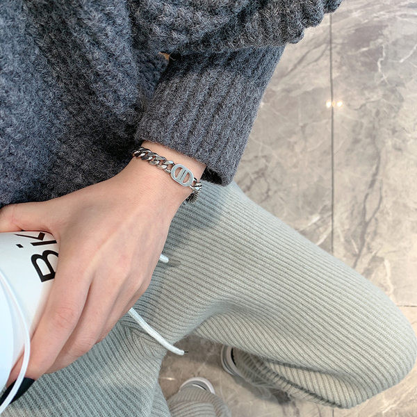 Moteriška apyrankė iš titano plieno ir užsegimas