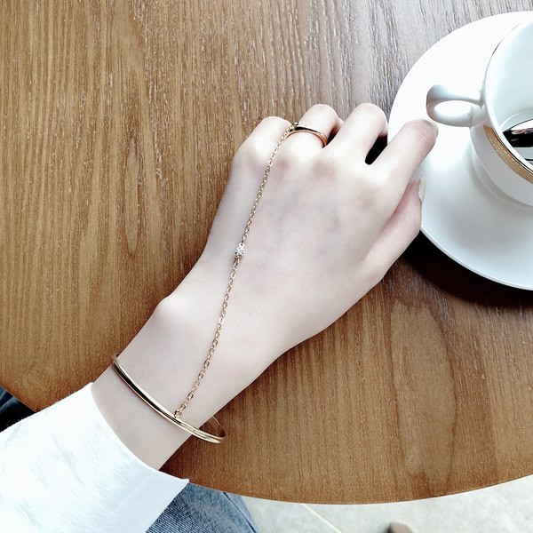 Дамска златиста гривна с пръстен