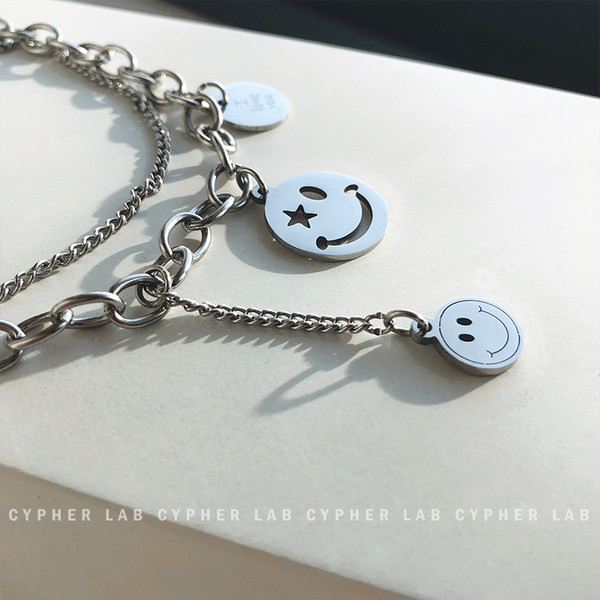 Дамска гривна с декорация усмивка и гравиран надпис 