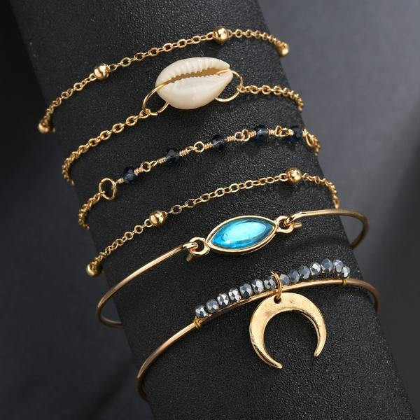 Σετ από έξι διαφορετικά βραχιόλια