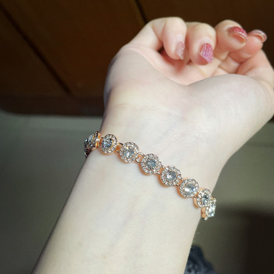 Κομψό γυναικείο βραχιόλι με στρογγυλές πέτρες σε διάφορα χρώματα