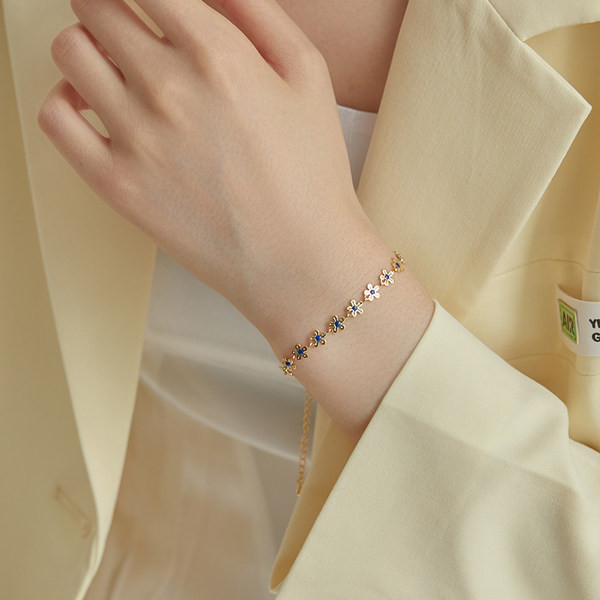 Λεπτό γυναικείο βραχιόλι με λουλούδια