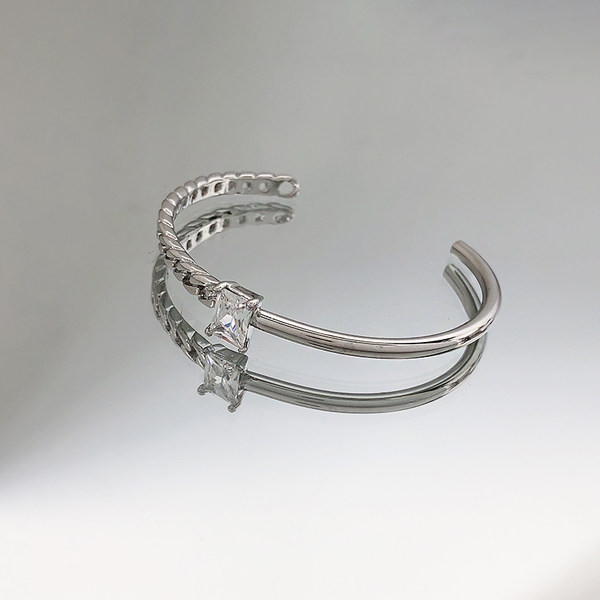 Ρυθμιζόμενο γυναικείο βραχιόλι με λευκή πέτρα