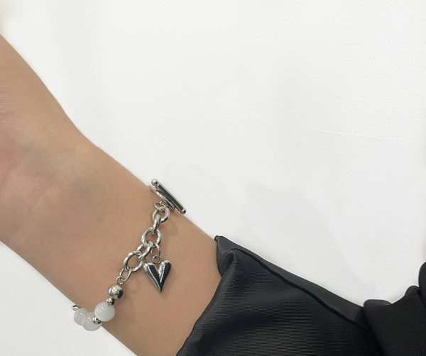 Μοντέρνο γυναικείο βραχιόλι με χάντρες