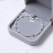 Μοντέρνο βραχιόλι με χάντρες σε ασημί χρώμα