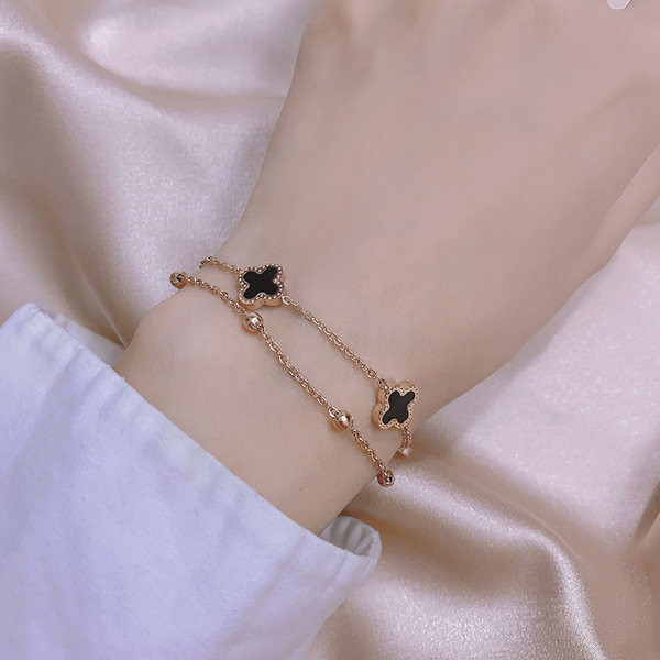 Μοντέρνο γυναικείο βραχιόλι με χάντρες και πέτρες