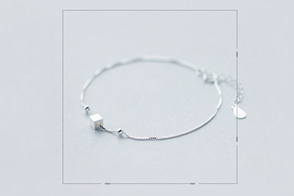 Γυναικείο βραχιόλι σε ασημί χρώμα