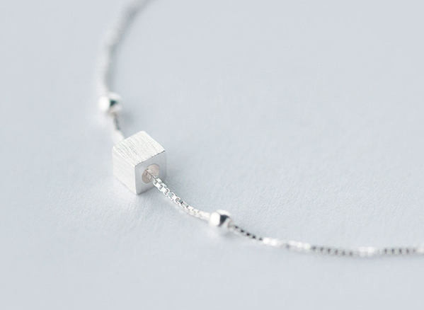 Γυναικείο βραχιόλι σε ασημί χρώμα