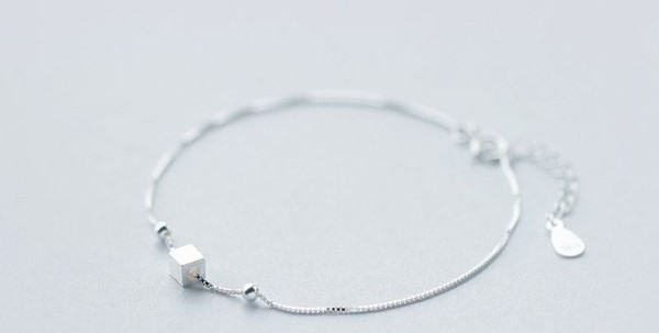 Γυναικείο βραχιόλι σε ασημί χρώμα