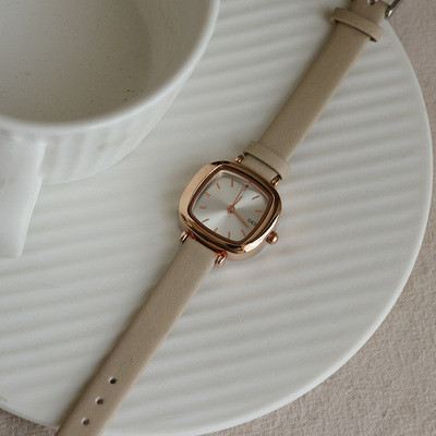 Γυναικείο τετράγωνο ρολόι με δερμάτινο λουράκι