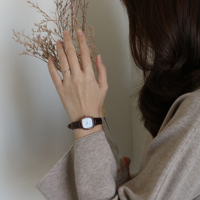 Γυναικείο τετράγωνο ρολόι με λουράκι από οικολογικό δέρμα