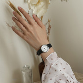 Μοντέρνο γυναικείο ρολόι με μικρό καντράν