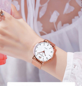 Κομψό γυναικείο ρολόι με στρογγυλό καντράν - δερμάτινο ή μεταλλικό λουράκι