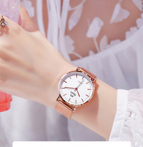 Κομψό γυναικείο ρολόι με στρογγυλό καντράν - δερμάτινο ή μεταλλικό λουράκι