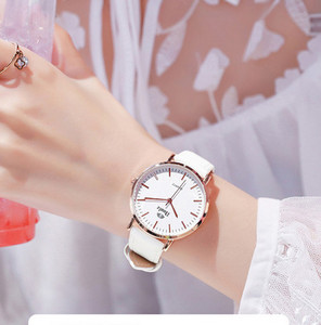 Κομψό γυναικείο ρολόι με στρογγυλό καντράν - δερμάτινο ή μεταλλικό λουράκι