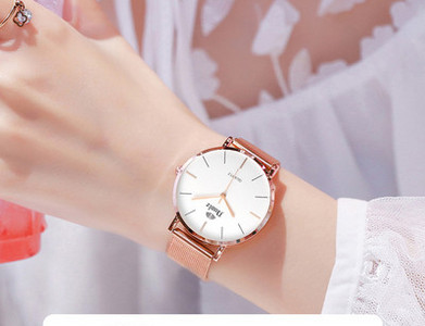 Κομψό γυναικείο ρολόι με στρογγυλό καντράν - δερμάτινο ή μεταλλικό λουράκι