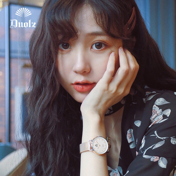 Κομψό γυναικείο ρολόι με στρογγυλό καντράν - δερμάτινο ή μεταλλικό λουράκι