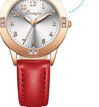 Γυναικείο καθημερινό ρολόι με στρογγυλό καντράν σε τρία μοντέλα