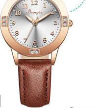 Γυναικείο καθημερινό ρολόι με στρογγυλό καντράν σε τρία μοντέλα