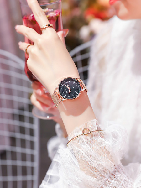 Ceas oval de dama cu curea din plasa