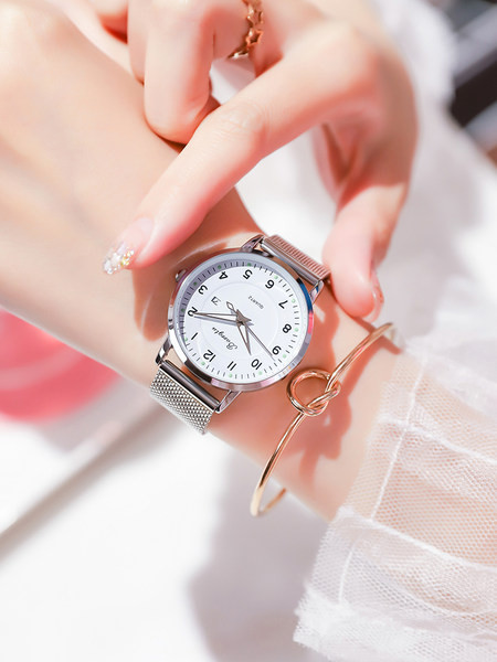 Ceas oval de dama cu curea din plasa