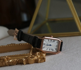 Καθημερινό ρολόι με δερμάτινο λουράκι