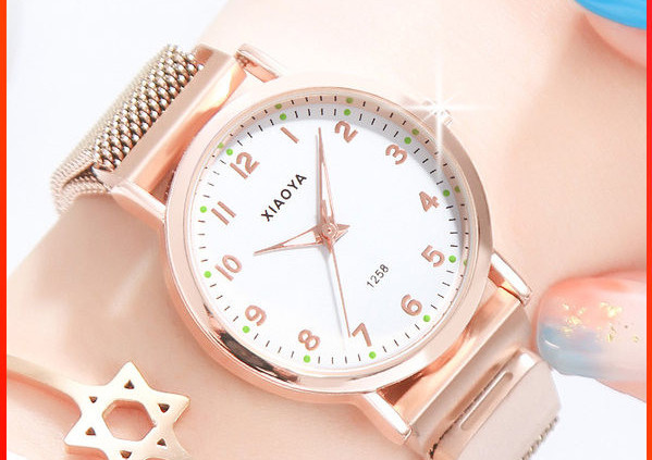 Γυναικείο ρολόι με λαμπερά βελάκια