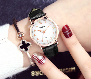 Γυναικείο ρολόι με επιγραφή και λουράκι από οικολογικό δέρμα