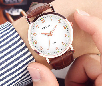 Γυναικείο ρολόι με επιγραφή και λουράκι από οικολογικό δέρμα