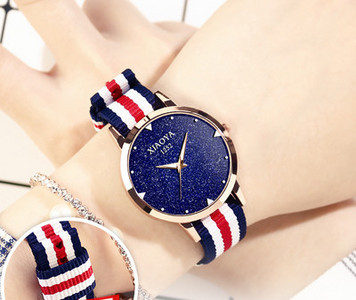 Ρολόι χειρός με στρογγυλή πλάκα και φωτιζόμενα δείκτες