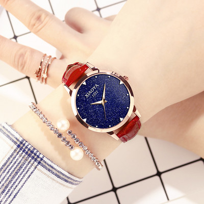 Ρολόι χειρός με στρογγυλή πλάκα και φωτιζόμενα δείκτες